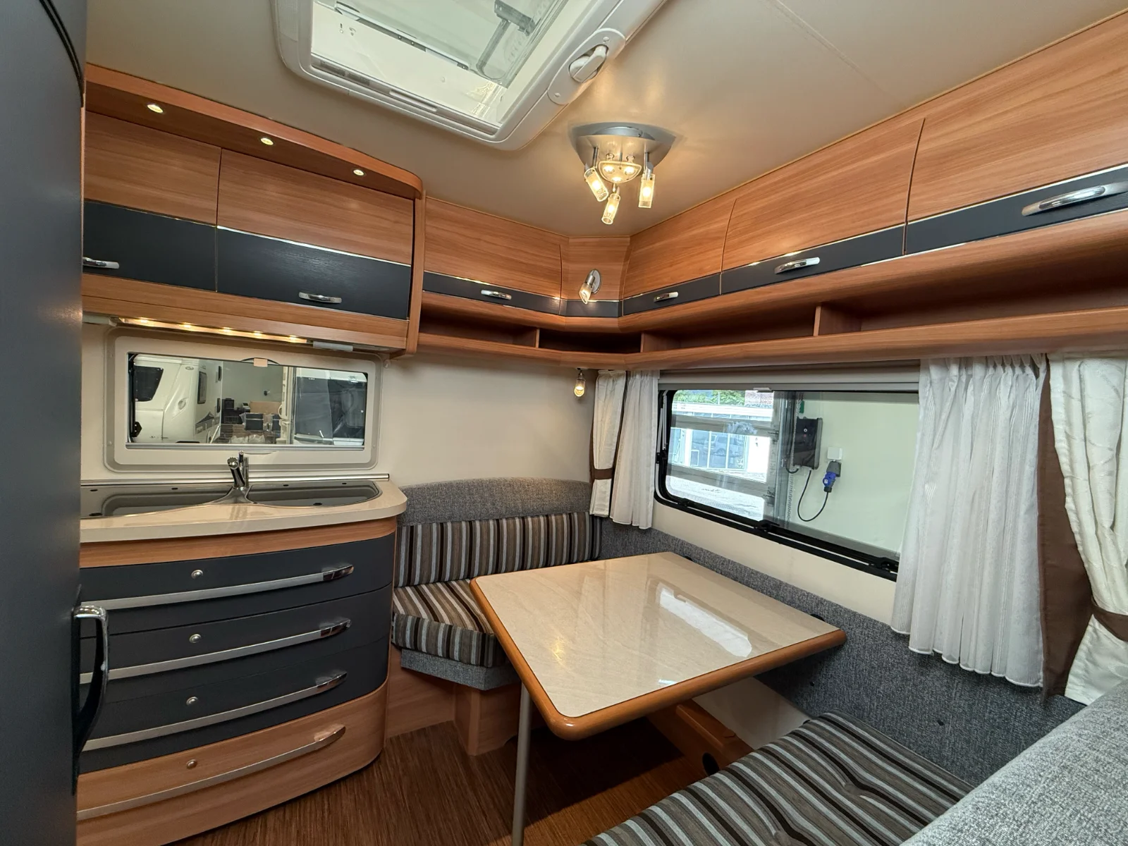 Caravane Hobby 400 SFE De Luxe – Image 22