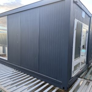 CONTENEUR BUREAU RÉSIDENTIEL DEUX ENTRÉES VITRINE CLIMATISATION (51m2)